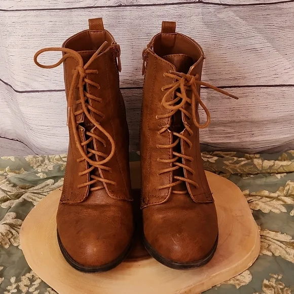 Top Moda booties. Lace up zip sides 3" heel - Picture 1 of 8